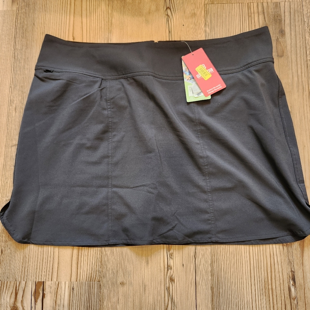 Sherpa Adventure Gear NWT Black Skort